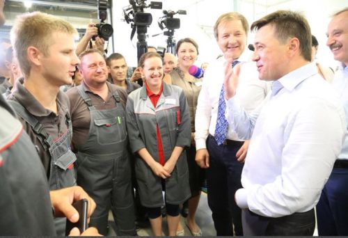 Губернатор московской области Андрей Воробьев посетил производство бренде «Кухонный Двор». 