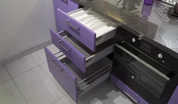 Фиолетовая кухня в Санкт-Петербурге