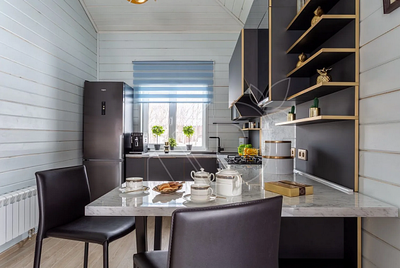 Фото кухни в квартире. Мифы вокруг глянцевых фасадов с фотопечатью. Красота зависит от ухода. 