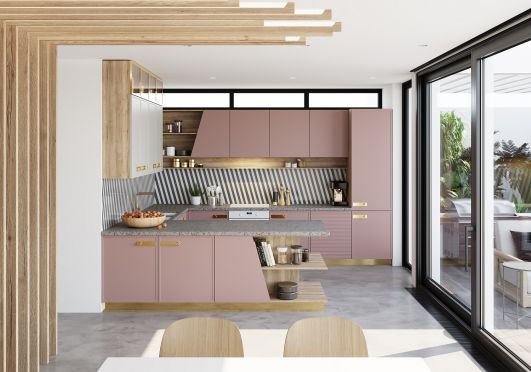 Светлая кухня в частном доме